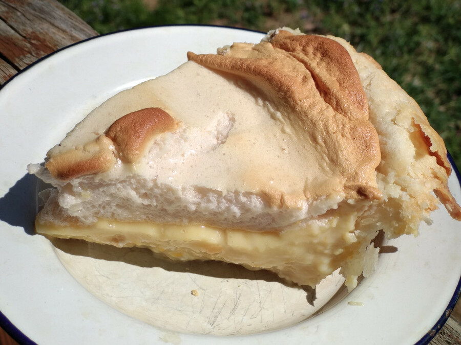 Lemon-meringue pie slice